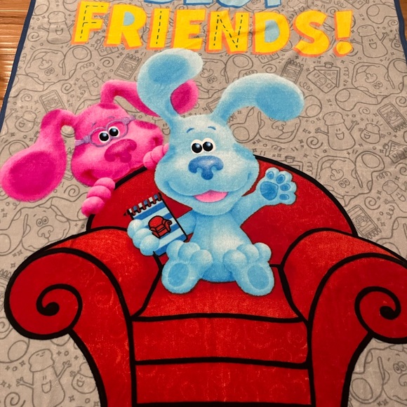 Blue's Clues Red Thinking Chair Throw Blanket - Picture 2 of 5